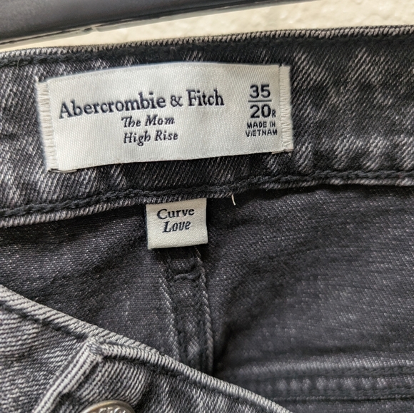 Abercrombie & Fitch Denim - Abercrombie And Fitch, Black The Mom High Rise Straight Leg Jeans. Size 35/20R